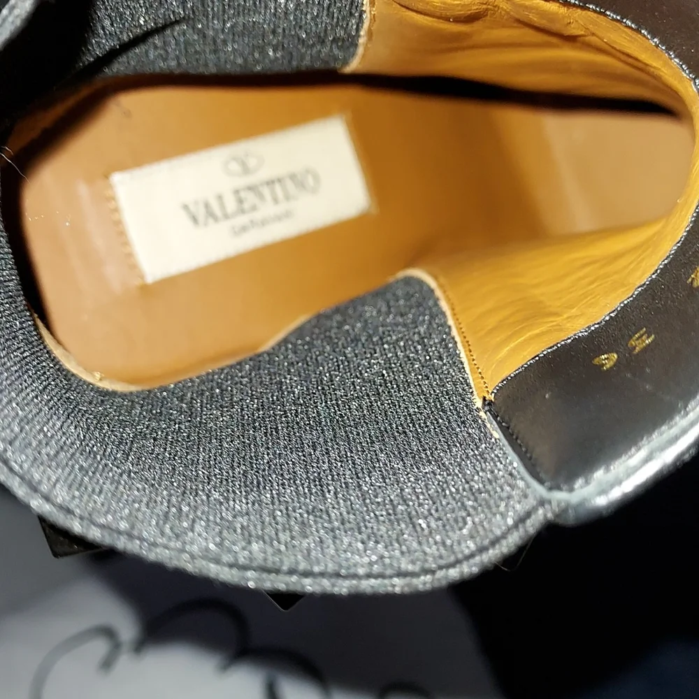 Valentino - Picture 2 of 2